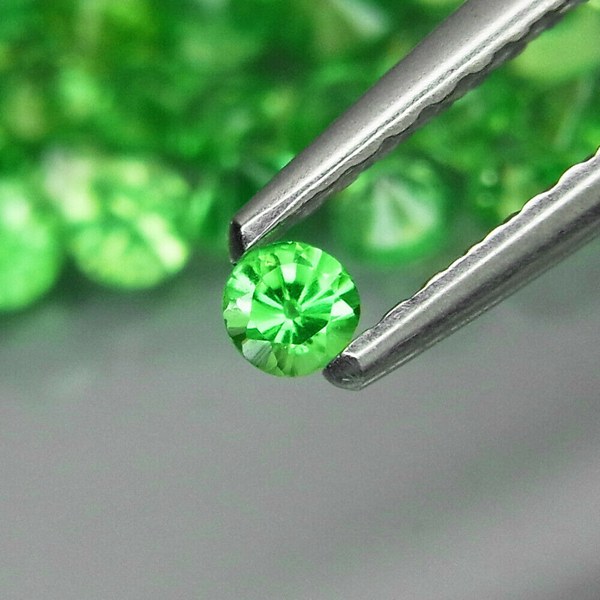Цавориты гранаты 3.25ct 2.5 мм 45 шт