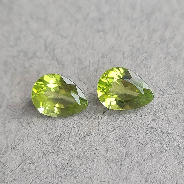 Хризолиты 2.76ct пара