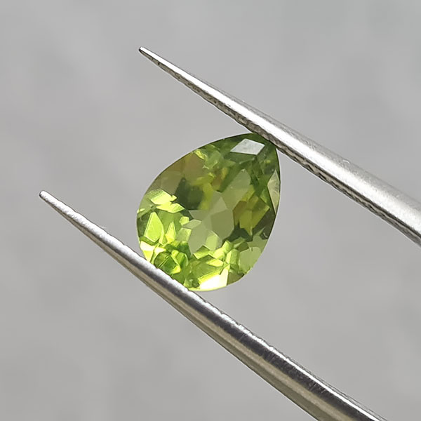 Хризолиты 2.76ct пара