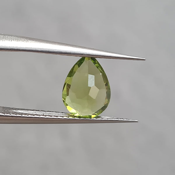Хризолиты 2.76ct пара