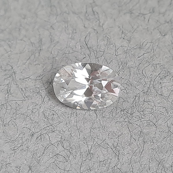 Белый циркон 1.95ct