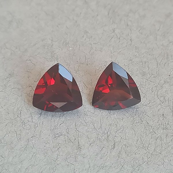Гранаты 4.85ct пара