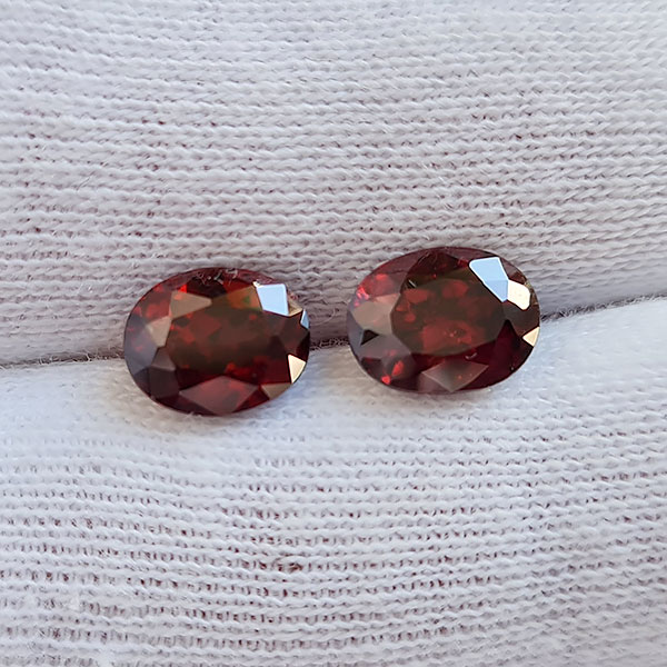 Красная шпинель 3.68ct пара
