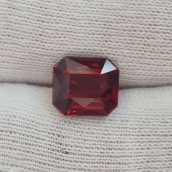 Пироп гранат 3.30ct