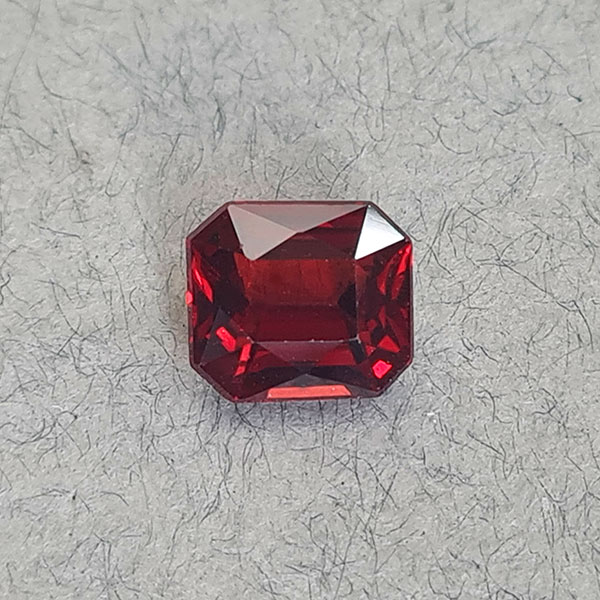 Пироп гранат 3.30ct