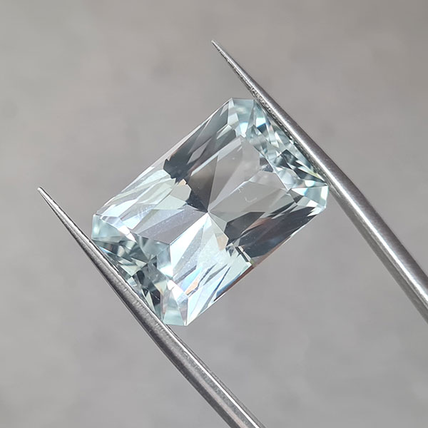 Аква топаз 15.95ct