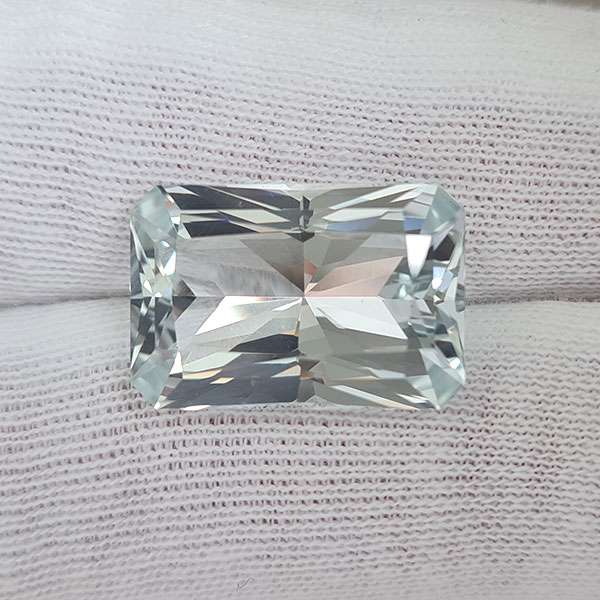 Аква топаз 15.95ct